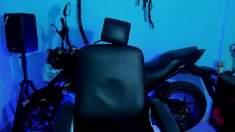 Snapshot of damian_torner chatting on 6, 10, 2025 Damian torner online show from 6, 10, 2025