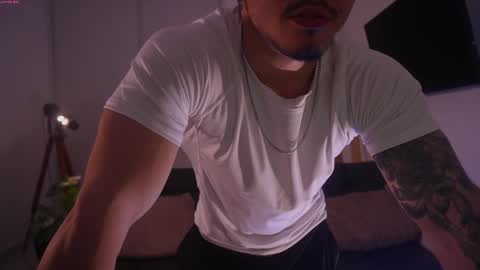 Snapshot of damianow chatting on 4, 11, 2025 insta damn8 -------- online show from 4, 11, 2025