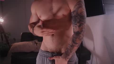 Snapshot of damianow chatting on 18, 11, 2025 insta damn8 -------- online show from 18, 11, 2025