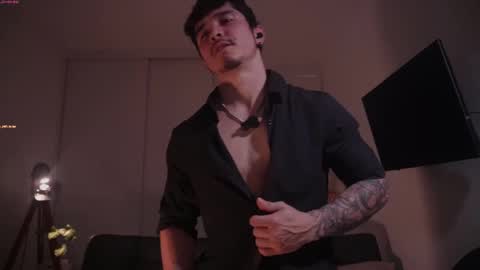 Snapshot of damianow chatting on 19, 11, 2025 insta damn8 -------- online show from 19, 11, 2025