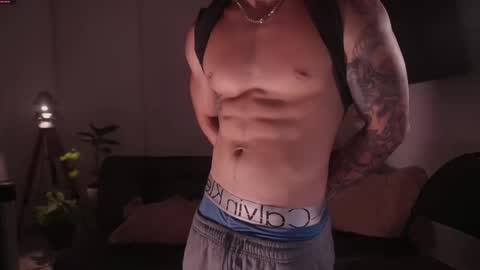 Snapshot of damianow chatting on 25, 11, 2025 insta damn8 -------- online show from 25, 11, 2025