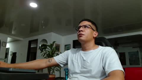 damyan_2003 online show from 7, 4, 2026