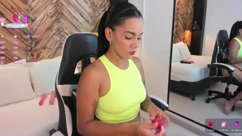 D A N A  online show from 18, 4, 2026