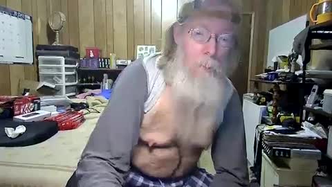 Snapshot of danagm chatting on 12, 1, 2025 Dana online show from 12, 1, 2025