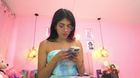 Snapshot of dani_parkerr chatting on 11, 3, 2025 online show from 11, 3, 2025