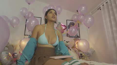 Snapshot of dani_parkerr chatting on 31, 10, 2025 online show from 31, 10, 2025