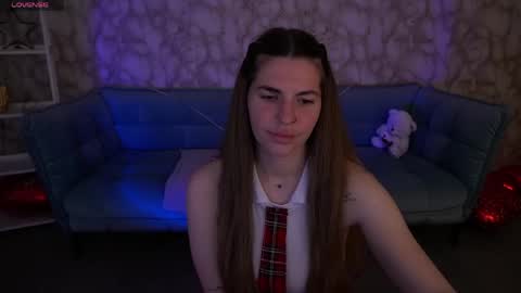 danielareign online show from 25, 4, 2026