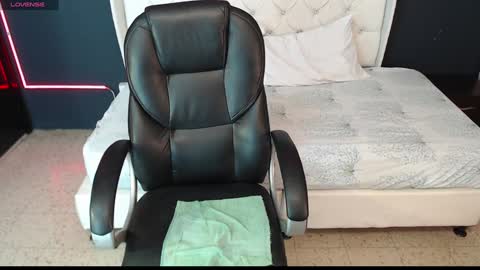 Danielle Smith online show from 8, 1, 2025