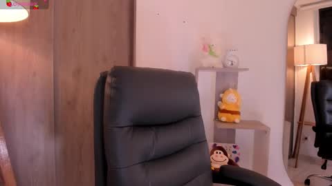 Snapshot of daniellerose_ chatting on 4, 11, 2025 Danielle Rose online show from 4, 11, 2025