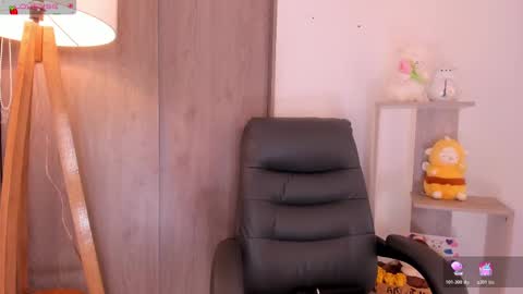 Snapshot of daniellerose_ chatting on 8, 11, 2025 Danielle Rose online show from 8, 11, 2025