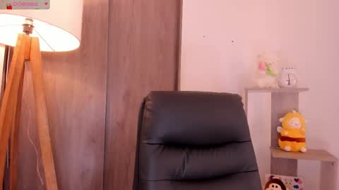 Snapshot of daniellerose_ chatting on 11, 11, 2025 Danielle Rose online show from 11, 11, 2025