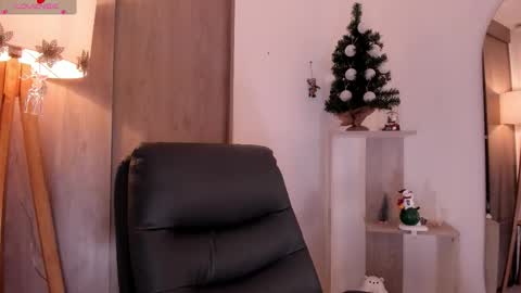 Snapshot of daniellerose_ chatting on 3, 12, 2025 Danielle Rose online show from 3, 12, 2025