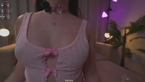 Snapshot of danii_xoxo chatting on 21, 10, 2025 online show from 21, 10, 2025