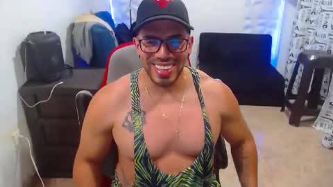 Snapshot of danilofit chatting on 16, 12, 2025 DANILO online show from 16, 12, 2025