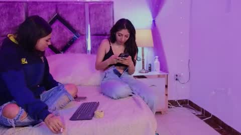 Snapshot of danilu_eva21 chatting on 2, 11, 2025 Danilu and Eva online show from 2, 11, 2025