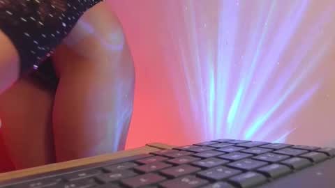 Snapshot of danmsel chatting on 7, 10, 2025 Pau online show from 7, 10, 2025