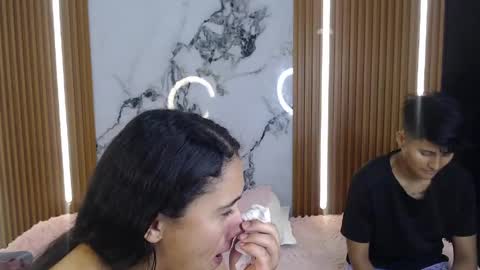 Danniela y Victoria online show from 25, 4, 2026