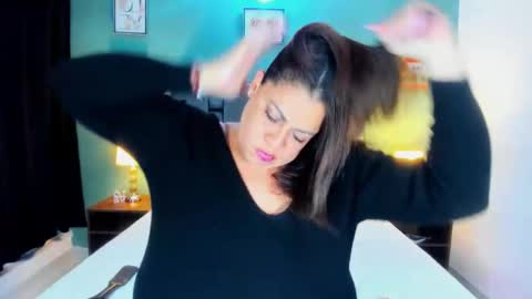 Snapshot of dannaboobsx chatting on 17, 11, 2025 Hilary online show from 17, 11, 2025