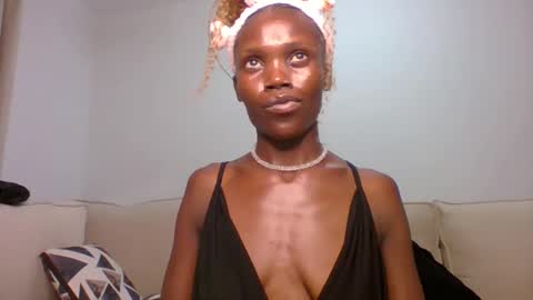 Snapshot of dannamikayla chatting on 5, 12, 2025 dannamikayla online show from 5, 12, 2025