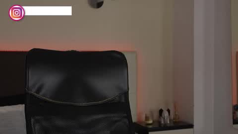 Snapshot of danteestone chatting on 16, 10, 2025 Dante online show from 16, 10, 2025