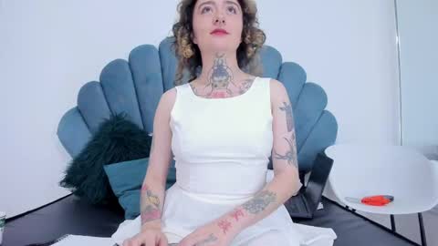 Snapshot of daphne_blunt chatting on 8, 12, 2024 Daphne Blunt online show from 8, 12, 2024