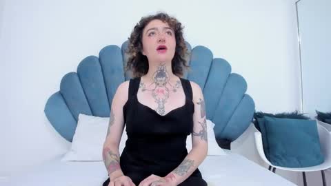 Snapshot of daphne_blunt chatting on 11, 12, 2024 Daphne Blunt online show from 11, 12, 2024