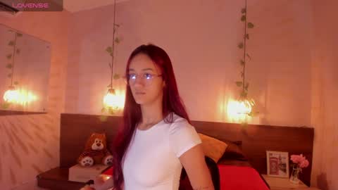 Snapshot of daphne_courtis chatting on 4, 1, 2025 Daphne online show from 4, 1, 2025