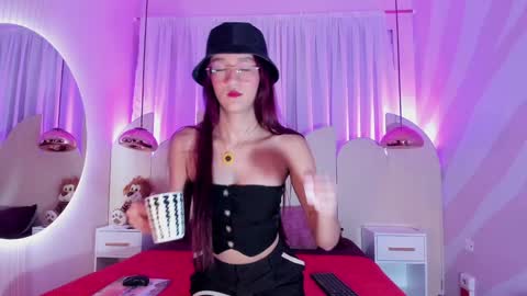 Snapshot of daphne_courtis chatting on 9, 1, 2025 Daphne online show from 9, 1, 2025