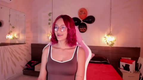 Snapshot of daphne_courtis chatting on 13, 10, 2025 Daphne online show from 13, 10, 2025