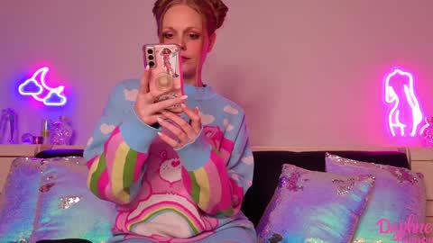 Daphne Madison online show from 25, 11, 2025