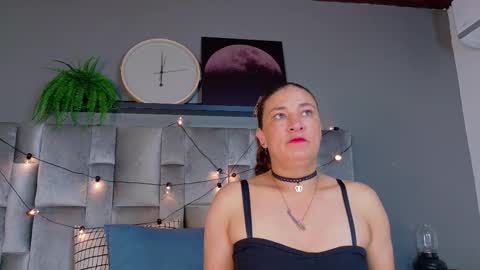 D A P H N E  online show from 6, 3, 2026