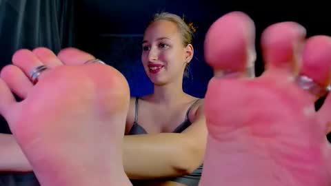 Darcy Siren online show from 11, 11, 2025