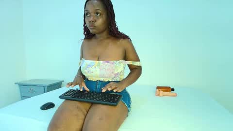 Snapshot of darelyn_reed chatting on 8, 9, 2025 Darelyn online show from 8, 9, 2025