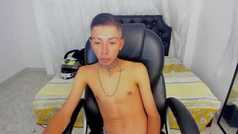 Snapshot of darikson_boy_ chatting on 27, 11, 2025 Darikson online show from 27, 11, 2025