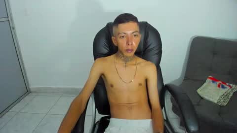 Snapshot of darikson_boy_ chatting on 27, 11, 2025 Darikson online show from 27, 11, 2025