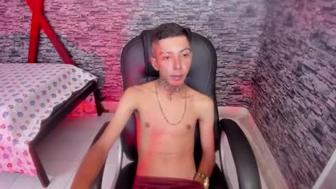 Snapshot of darikson_boy_ chatting on 4, 12, 2025 Darikson online show from 4, 12, 2025