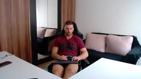 Snapshot of darius_94 chatting on 8, 10, 2025 darius_94 online show from 8, 10, 2025