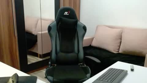 Snapshot of darius_94 chatting on 12, 10, 2025 darius_94 online show from 12, 10, 2025