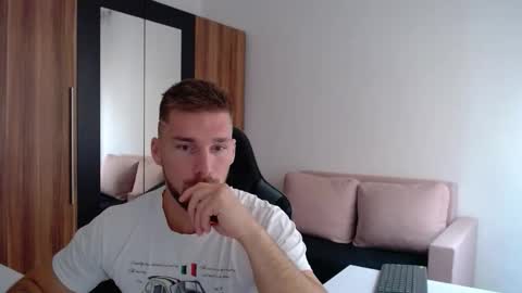 Snapshot of darius_94 chatting on 8, 11, 2025 darius_94 online show from 8, 11, 2025