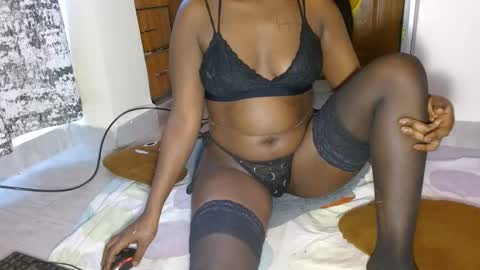 Snapshot of dark_chocolate0 chatting on 20, 2, 2025 becky online show from 20, 2, 2025