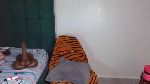 Snapshot of dark_chocolate0 chatting on 18, 10, 2025 becky online show from 18, 10, 2025