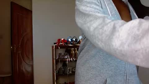 Snapshot of dark_chocolate0 chatting on 2, 12, 2025 becky online show from 2, 12, 2025