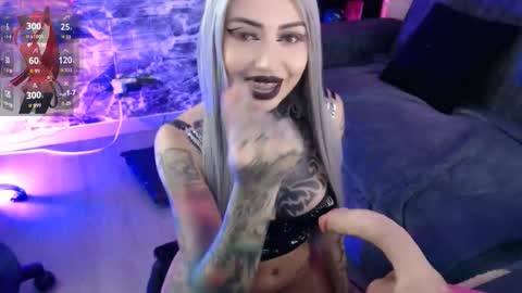 Snapshot of darkly_waxx chatting on 21, 11, 2025 New account. Help me reach 100 thumbs up online show from 21, 11, 2025