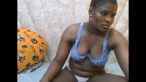 Snapshot of darknipples2 chatting on 14, 12, 2025 SHANICE online show from 14, 12, 2025