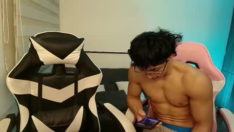 Snapshot of darkpleasuress chatting on 14, 11, 2025 darkpleasuress online show from 14, 11, 2025