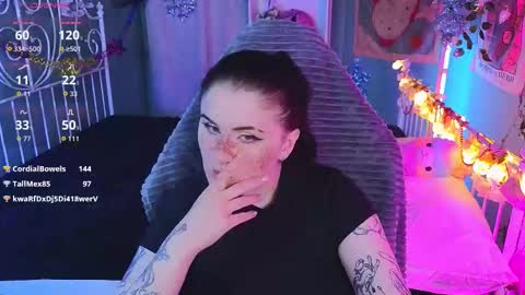 Snapshot of darksh1ne chatting on 17, 12, 2025 Shine online show from 17, 12, 2025