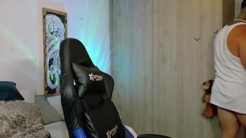 Snapshot of dave_max93 chatting on 3, 2, 2025 DAVE MAX online show from 3, 2, 2025