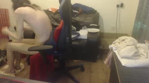 Snapshot of daver281197 chatting on 14, 10, 2025 dave online show from 14, 10, 2025