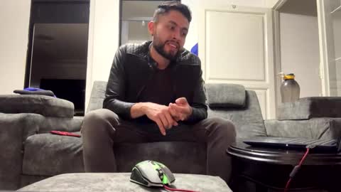 Snapshot of davgostoso chatting on 28, 2, 2025 Dave y Salvatore online show from 28, 2, 2025