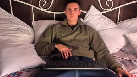 Snapshot of david__diamond chatting on 24, 10, 2025 David online show from 24, 10, 2025